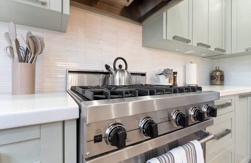 Burlington House | 2bdrm Spacious home in Burlington