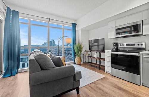 CityPlace Condo | 2BR 2 Bath 6 Guests Parking Balcony Near CN Tower Downtown—By Hostia