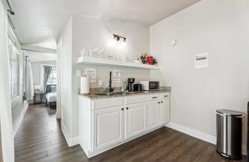 Midwest City House | 2BR 5 mins Rose State, 8 mins Tinker #L2