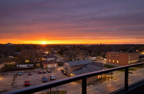 Winnipeg Apartment | 2BR Designer Suite St Vital Topfloor City Views