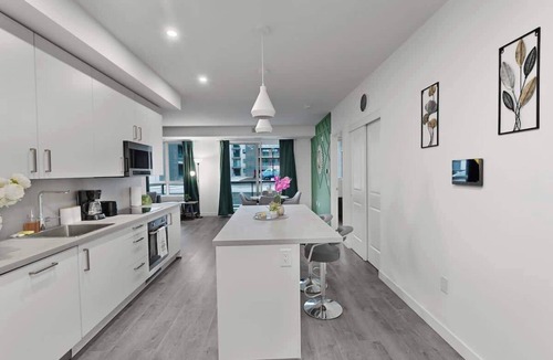 Niagara Falls Apartment | 2BR Niagara Stay | 8 Mins to Falls | Sleeps 4