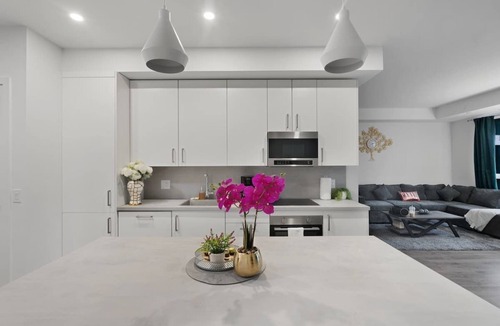 Niagara Falls Apartment | 2BR Niagara Stay | 8 Mins to Falls | Sleeps 4