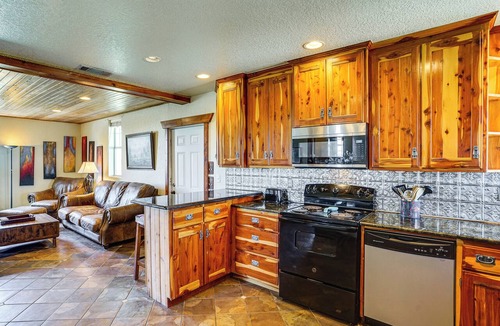 Cleburne House | 2BR Water View Home w/Balcony, Fireplace & AC