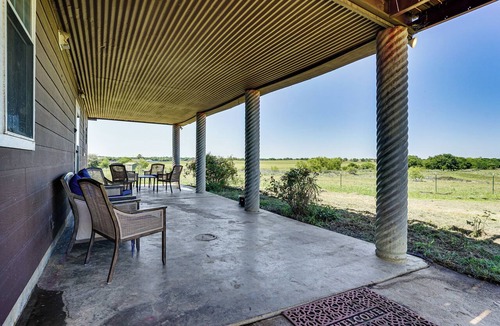 Cleburne House | 2BR Water View Home w/Balcony, Fireplace & AC