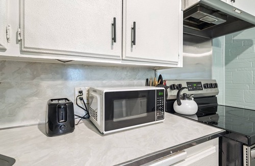 Midwest City Apartment | 2BR with laundry near Rose State & Tinker — booked for the washer/dryer #L1