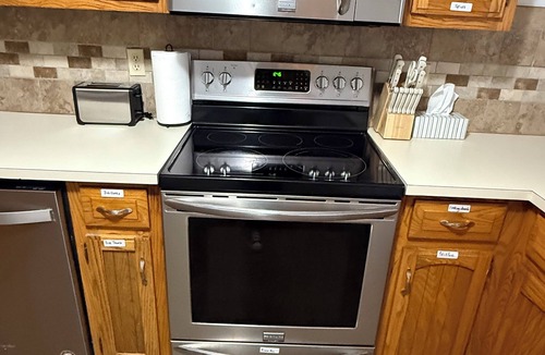 Grove House | 3-bed 2- bath house on Wolf Creek w/grill, deck, full kitchen, washer and dryer