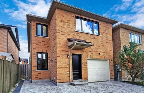 Markham House | 3 bed 2 bath luxury home in Markham