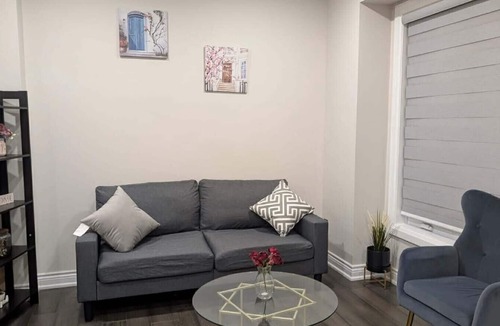 Markham House | 3 bed 2 bath luxury home in Markham