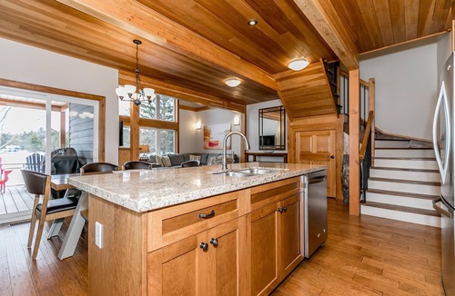 Port Carling Villa | 3 + bed 2 bath Villa on Lake Muskoka
