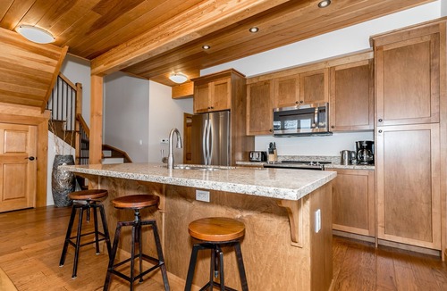 Port Carling Villa | 3 + bed 2 bath Villa on Lake Muskoka