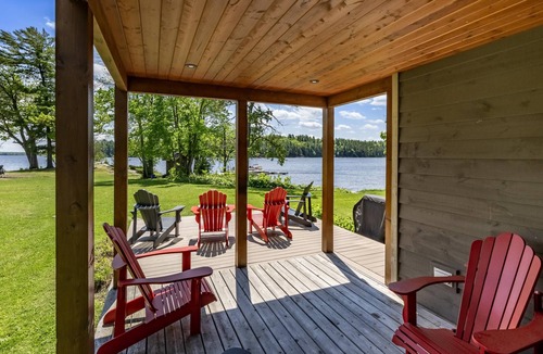 Muskoka Lakes Villa | 3 + bed 2 bath Villa on Lake Muskoka