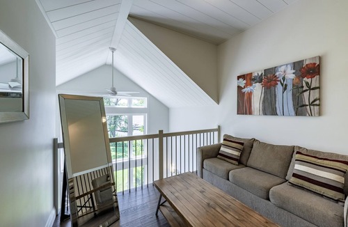 Muskoka Lakes Villa | 3 + bed 2 bath Villa on Lake Muskoka