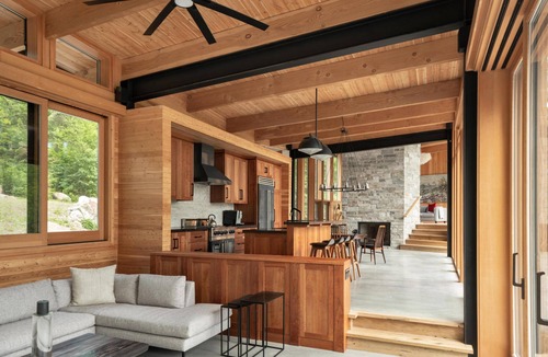 Muskoka Lakes Cottage | 3 bed 3 bath cottage on Walkers Point, Lake Muskoka