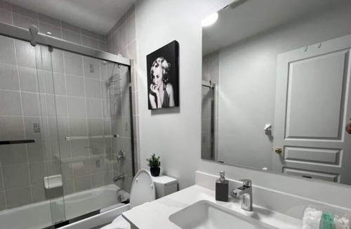 East Credit Apartment | 3 bed house with chefs kitchen