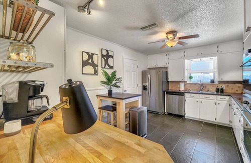 Temple House | 3 Bed, Pool, & Shuffleboard