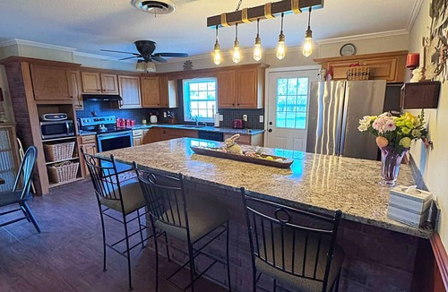 Spring Hill House | 3-bedroom home with great backyard & pool with a private and peacful setting