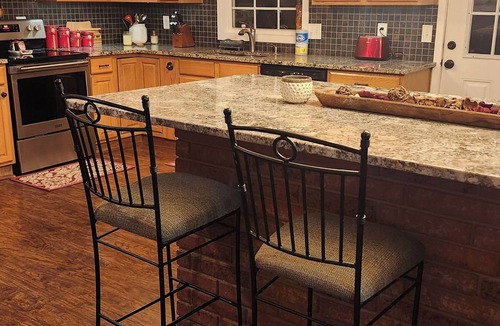 Spring Hill House | 3-bedroom home with great backyard & pool with a private and peacful setting