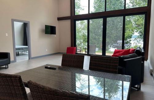 Lakefield House | 3-bedroom Lakefront Villa #7