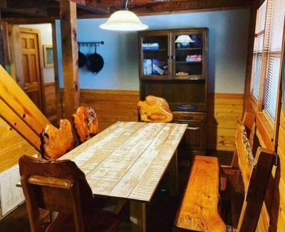 Eureka Springs House | 3 Bedroom log cabin with hot tub at Bear Mountain