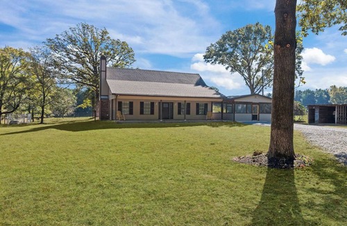 Harmon House | 3-bedroom Rustic Retreat in Coushatta