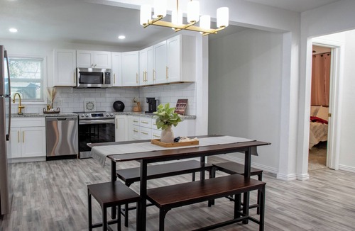 Central Arlington House | 3 Blocks from AT&T Stadium! Amazing Location!
