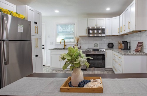 Central Arlington House | 3 Blocks from AT&T Stadium! Amazing Location!