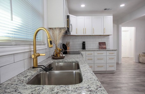 Central Arlington House | 3 Blocks from AT&T Stadium! Amazing Location!