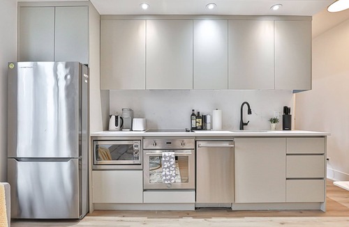 CityPlace Apartment | 3 BR w/parking Downtown Toronto beside CN Tower, Rogers Centre and MTCC
