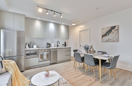 CityPlace Apartment | 3 BR w/parking Downtown Toronto beside CN Tower, Rogers Centre and MTCC