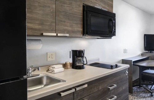 St. Joseph Hotel | 3 Bright, Comfortable Rooms – Walk to Parks & Restaurants Nearby