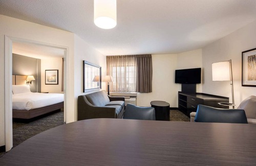 Central Oklahoma City Hotel | 3 Classic Suites Near OKC Airport & Myriad Gardens