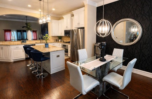 Legacy Park House | 3 Level Stylish Townhome, Sleeps 8, Great Location