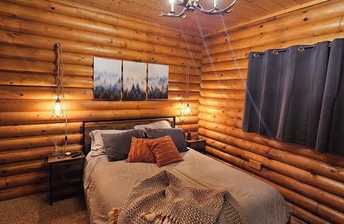 Platte Cabin | 3 miles from Platte Creek boat dock & public hunting!