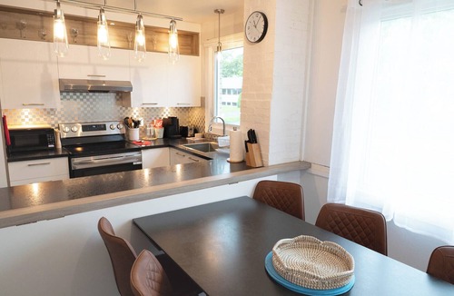 Paine-Sec Apartment | 3 min from Ferry to Old Quebec Central Cosy 3-bedroom Levis Centre