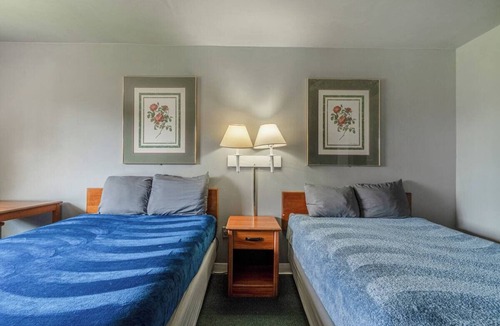 Livingston Hotel | 3 Practical and Clean Rooms w/2 Full Beds Travel-Friendly Amenities for Guest