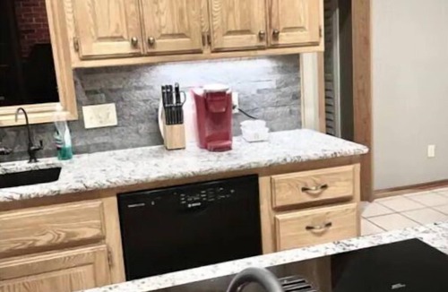 Oklahoma City House | 3BD 2Bath Sleep 8 Tornado shelter Whole home Safe Area