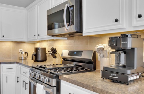 Spring House | 3BD, King Bed, Large Backyard, Office, Safe Neighborhood in Spring