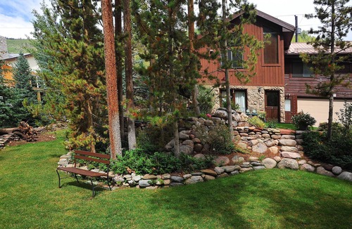 Vail House | 3bdrm/2bath Sleeps 6 Vacation in the Mountains! Private Hot Tub