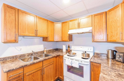 Whyte ave Apartment | 3bdrm unit on Whyte Ave
