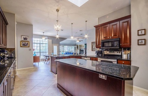 Riverplace House | 3BR home w/private pool + 3 mins 2 Riverplace
