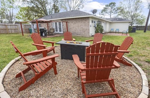George Bush Park/Eldridge House | 3BR Home with Firepit I Easy Access to NRG & FIFA