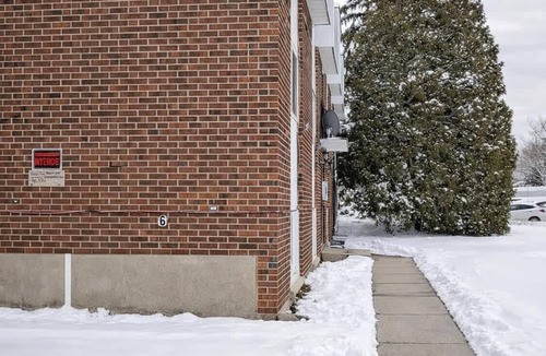 Pierrefonds-Roxboro Apartment | 3BR Pierrefonds - Cozy, Modern, Free Parking
