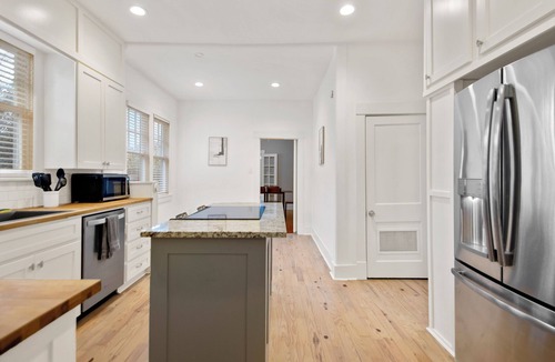 Conway House | 3BR Spacious and Fully Fenced Home with King Bed