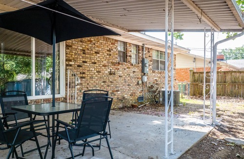 North Little Rock House | 3BR Spacious & Fully Fenced Home