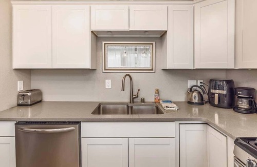 Turnagain House | 3BR w/Views Trails/Airport