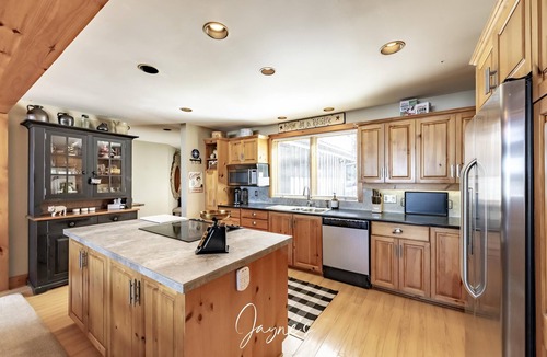 Bracebridge Cottage | 4 bed 2 bath cottage on Lake Muskoka