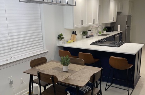 Park Forest - LA North House | 4 bedrooms 2 baths Sleeps 10 - Big Yard - Completely Remodeled and Updated