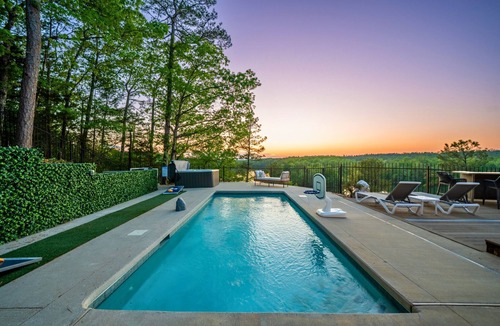 Mid America House | 4 BR Lakefront Lodge, Private Heated Pool, Kayaks
