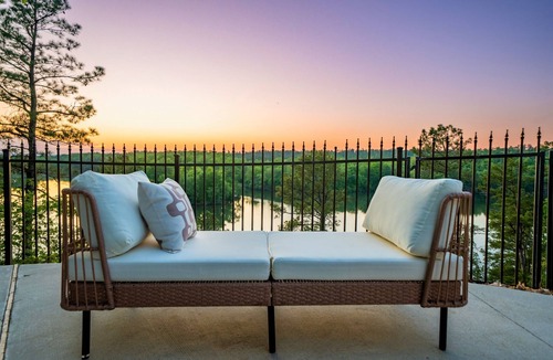 Mid America House | 4 BR Lakefront Lodge, Private Heated Pool, Kayaks