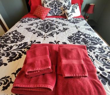 McAllen Apartment | 4 BR Smart Luxe Condo, Gated Community, Pool View, Mins to Costco & Top Golf
